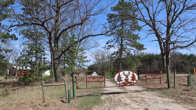Fonro Lodge Resort Motel (Cole Creek) - April 16 Photo Old Airport (newer photo)